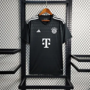23-24 Bayern black goalkeeper