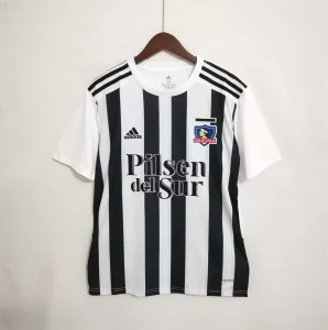 Colo Colo black and white vertical bars